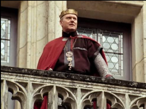 Merlin serie Tv fantasy Pilot La chiamata del drago scena con Re Pendragon